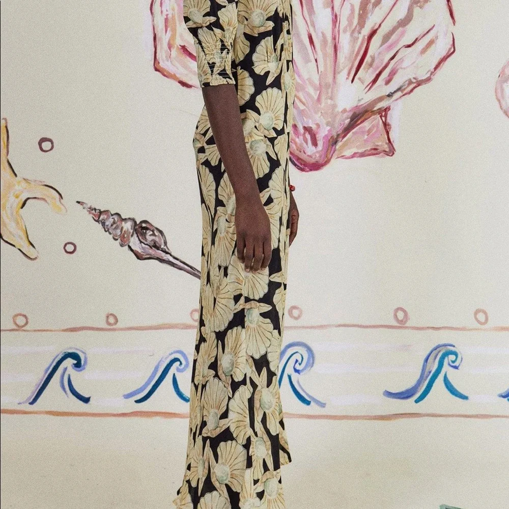 RIXO Black and Cream Leaf Print Midi Dress - Picture 3 of 7